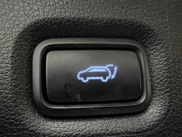 used 2020 Hyundai Santa Fe car, priced at $19,195