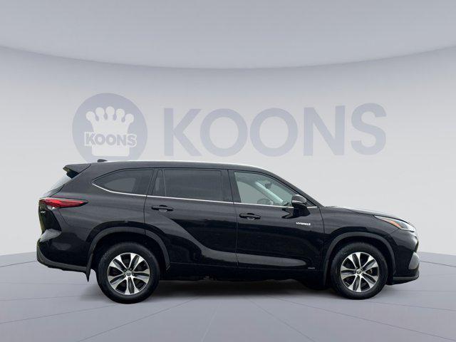 used 2021 Toyota Highlander Hybrid car, priced at $31,000