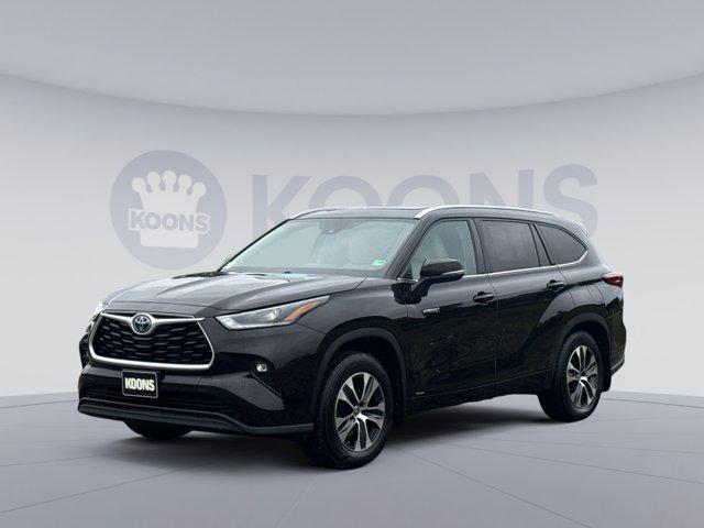 used 2021 Toyota Highlander Hybrid car, priced at $31,000