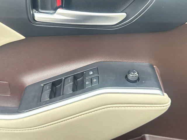 used 2021 Toyota Highlander Hybrid car, priced at $31,000