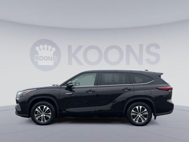 used 2021 Toyota Highlander Hybrid car, priced at $31,000