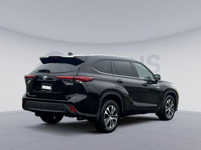 used 2021 Toyota Highlander Hybrid car, priced at $31,000