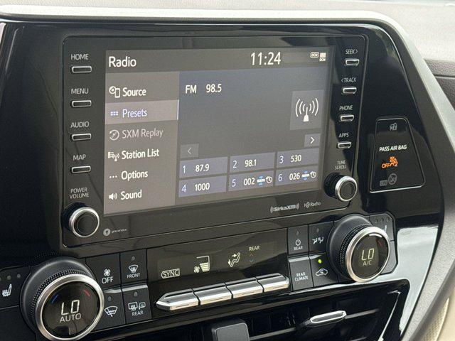 used 2021 Toyota Highlander Hybrid car, priced at $31,000