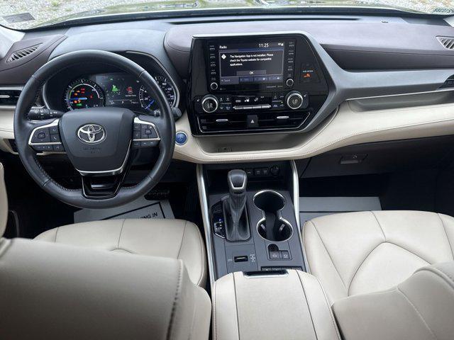 used 2021 Toyota Highlander Hybrid car, priced at $31,000