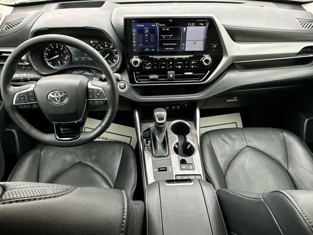 used 2021 Toyota Highlander car, priced at $30,500