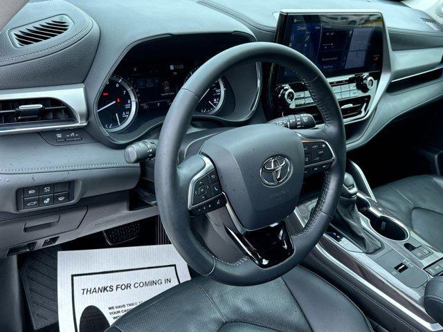 used 2021 Toyota Highlander car, priced at $30,500