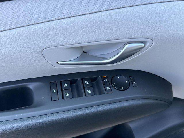new 2025 Hyundai TUCSON Hybrid car, priced at $31,995