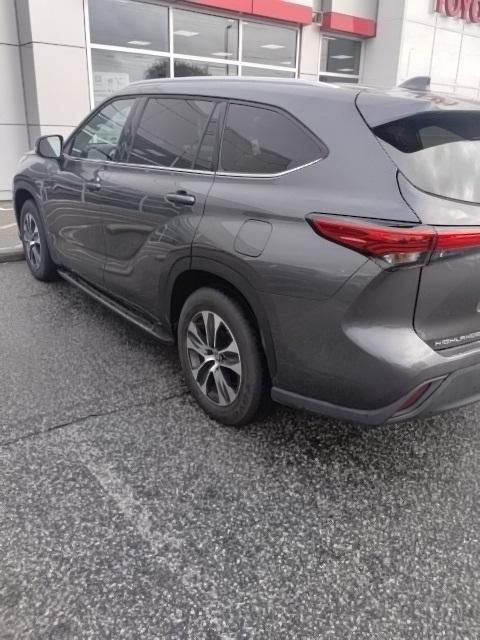 used 2022 Toyota Highlander car, priced at $37,500