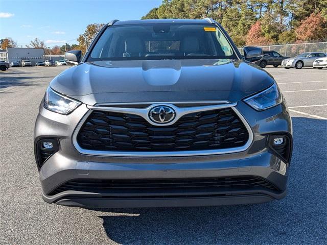 used 2022 Toyota Highlander car, priced at $35,600