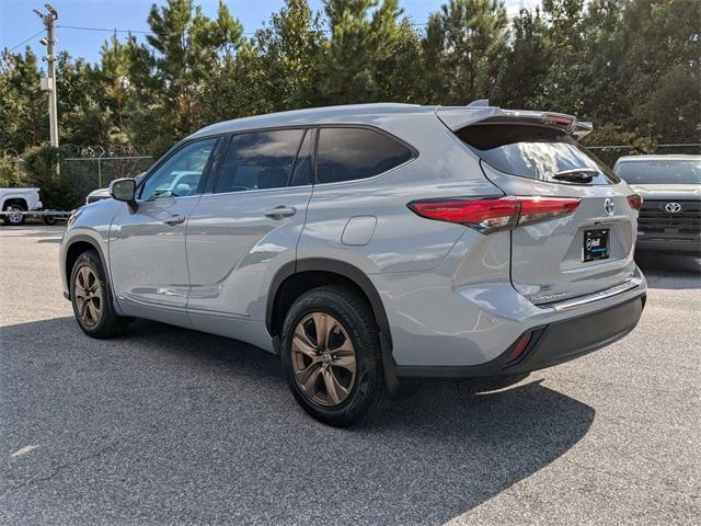 used 2022 Toyota Highlander Hybrid car, priced at $34,600