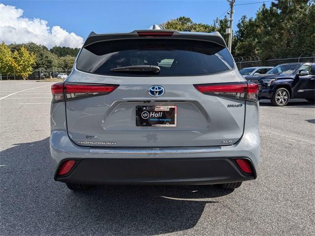 used 2022 Toyota Highlander Hybrid car, priced at $34,600