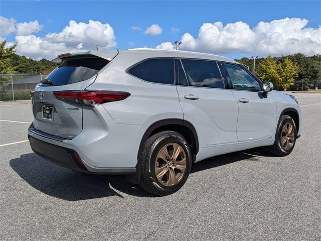 used 2022 Toyota Highlander Hybrid car, priced at $34,600