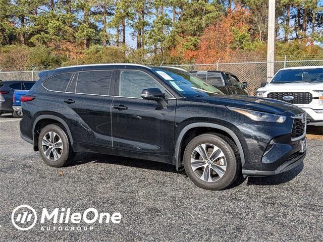 used 2022 Toyota Highlander car, priced at $36,500