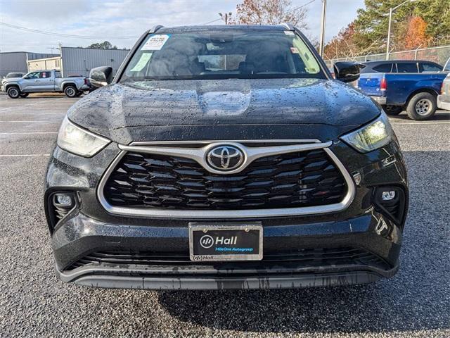 used 2022 Toyota Highlander car, priced at $34,900