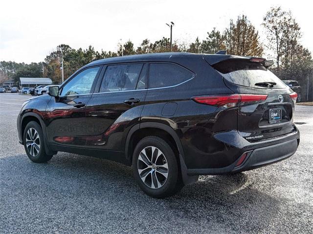 used 2022 Toyota Highlander car, priced at $34,900