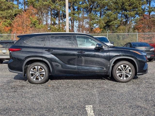 used 2022 Toyota Highlander car, priced at $34,900