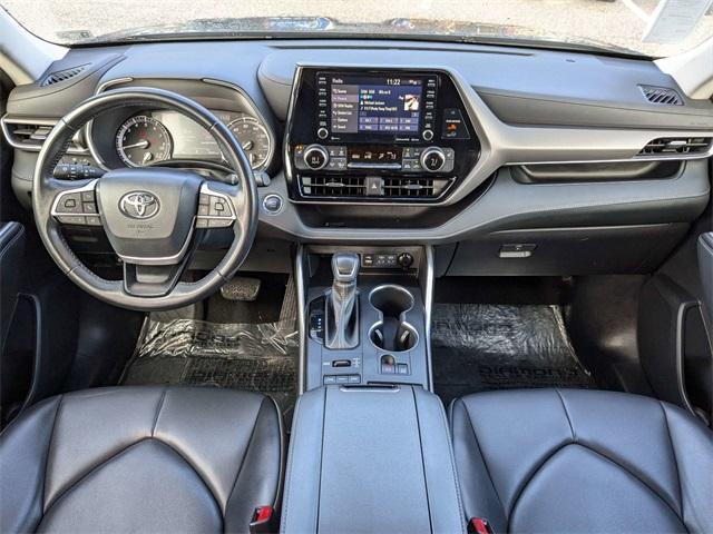 used 2022 Toyota Highlander car, priced at $34,900