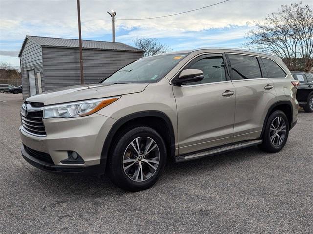 used 2016 Toyota Highlander car, priced at $19,500