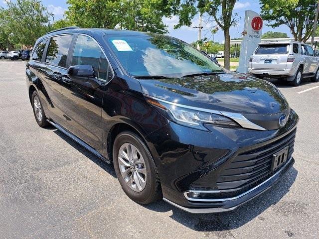 used 2023 Toyota Sienna car, priced at $40,400