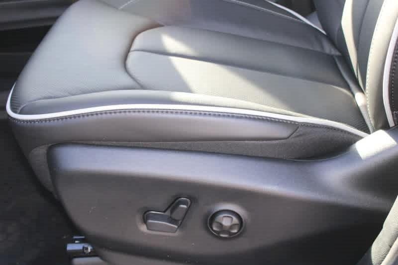new 2025 Chrysler Pacifica car, priced at $47,723