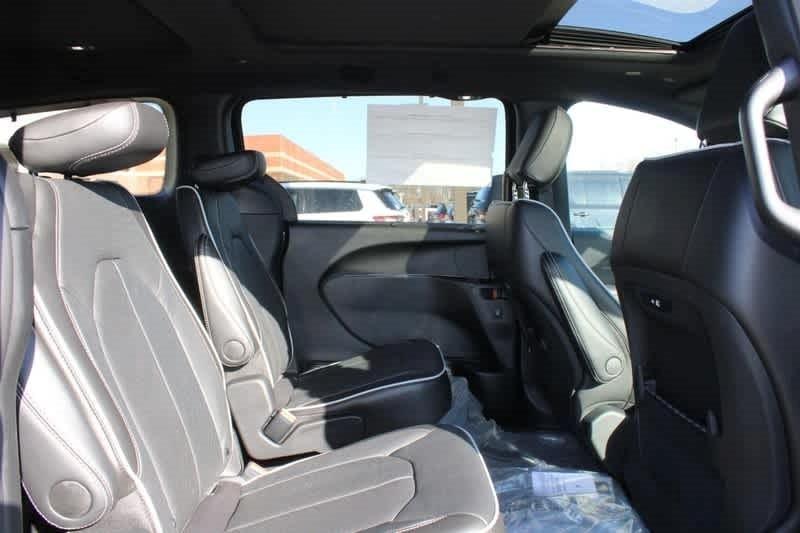 new 2025 Chrysler Pacifica car, priced at $47,723