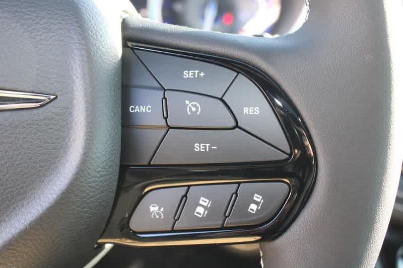 new 2025 Chrysler Pacifica car, priced at $47,723