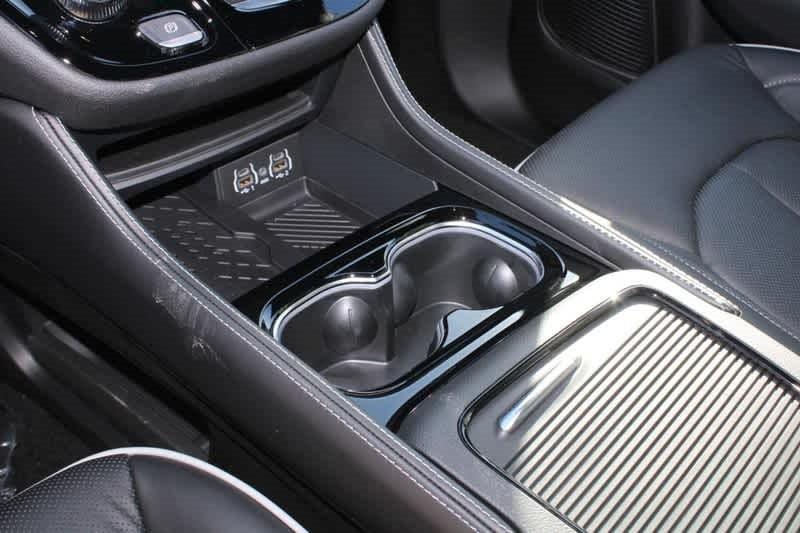 new 2025 Chrysler Pacifica car, priced at $47,723