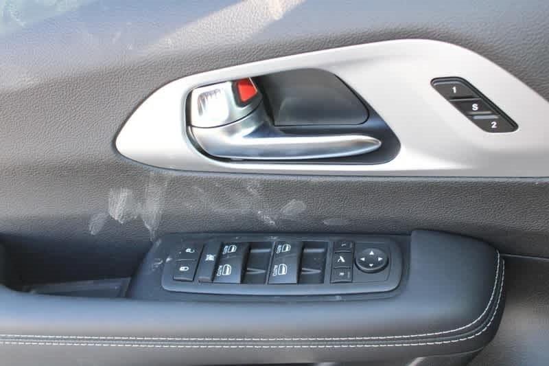 new 2025 Chrysler Pacifica car, priced at $47,723