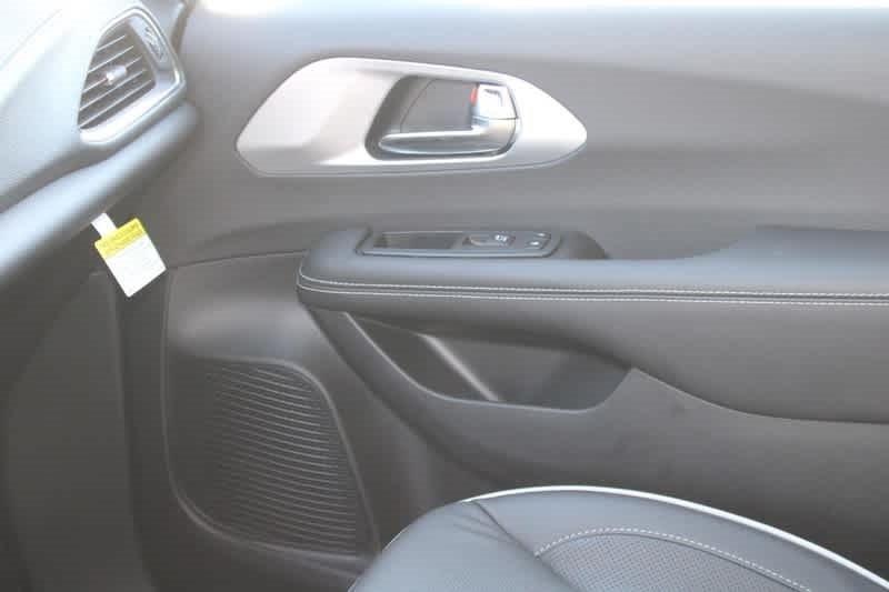 new 2025 Chrysler Pacifica car, priced at $47,723