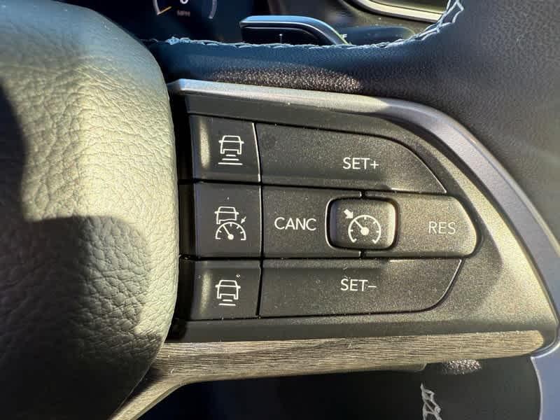 used 2025 Jeep Grand Cherokee car, priced at $41,998