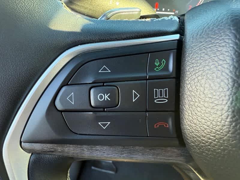 used 2025 Jeep Grand Cherokee car, priced at $41,998