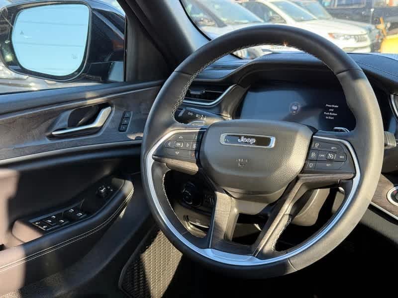used 2025 Jeep Grand Cherokee car, priced at $41,998