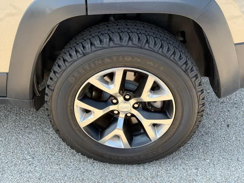 used 2016 Jeep Cherokee car, priced at $15,859