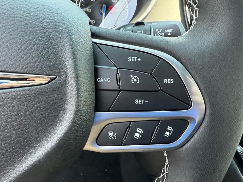 new 2025 Chrysler Pacifica car, priced at $41,692