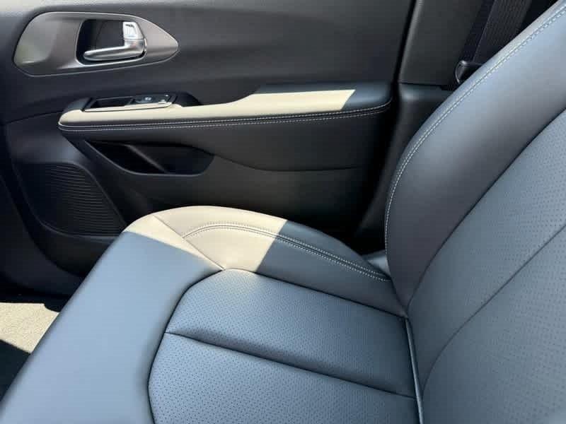 new 2025 Chrysler Pacifica car, priced at $41,692