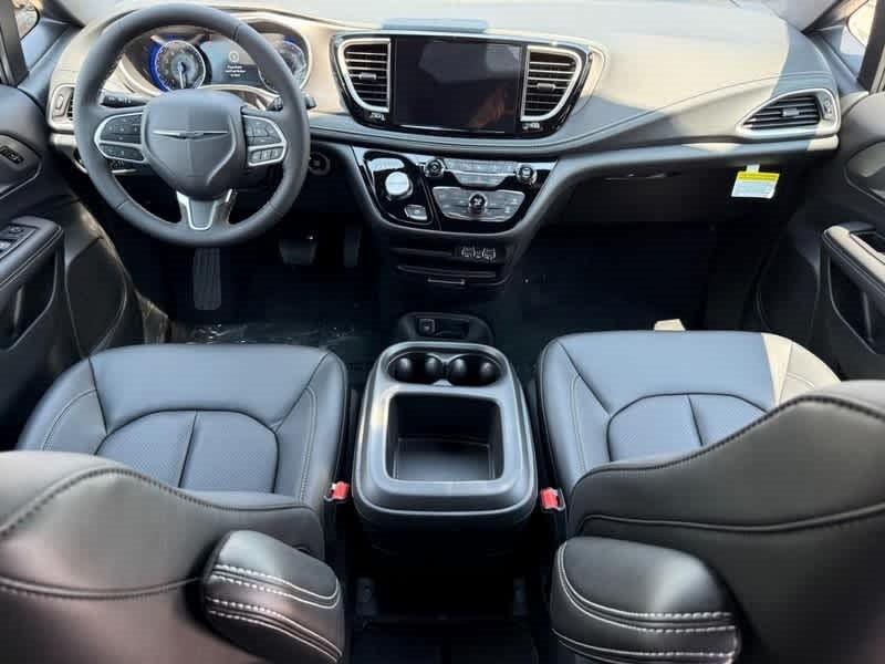 new 2025 Chrysler Pacifica car, priced at $41,692