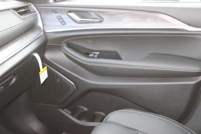 new 2025 Jeep Grand Cherokee L car, priced at $61,193