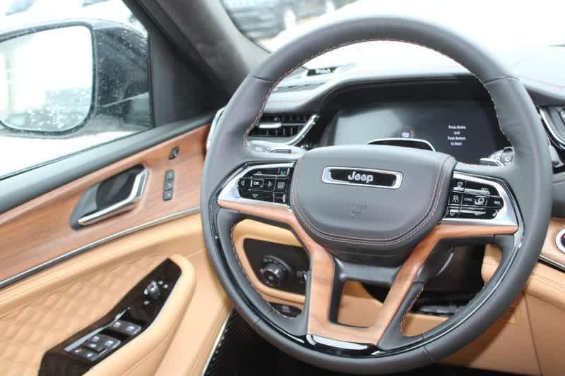 new 2025 Jeep Grand Cherokee car, priced at $69,061