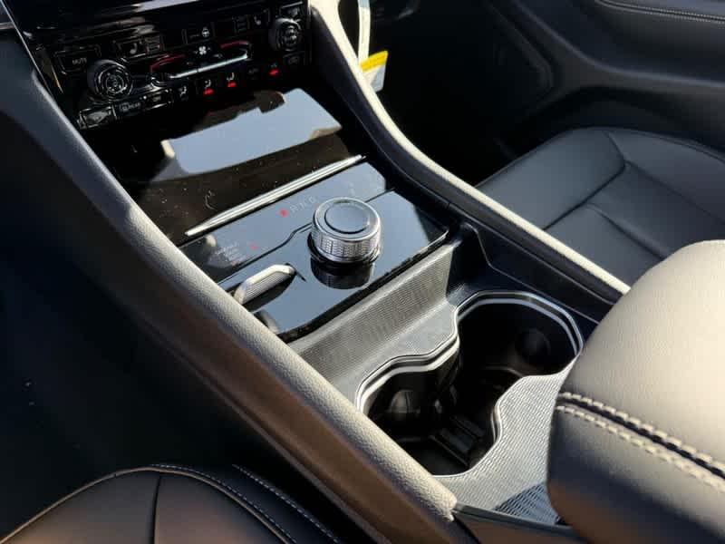 new 2025 Jeep Grand Cherokee car, priced at $46,506