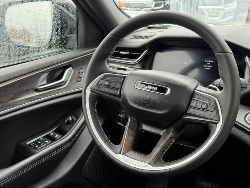 used 2024 Jeep Grand Cherokee car, priced at $37,988