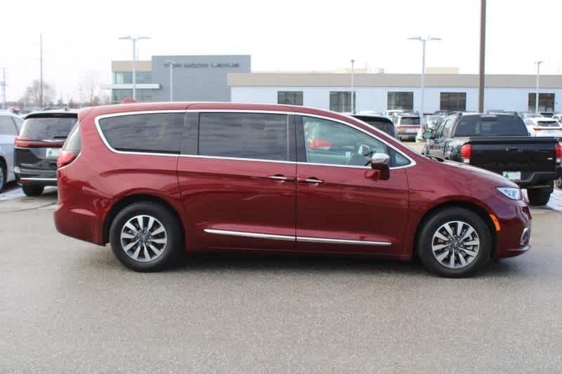 used 2022 Chrysler Pacifica Hybrid car, priced at $35,744