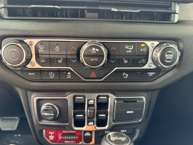 new 2025 Jeep Wrangler car, priced at $53,670