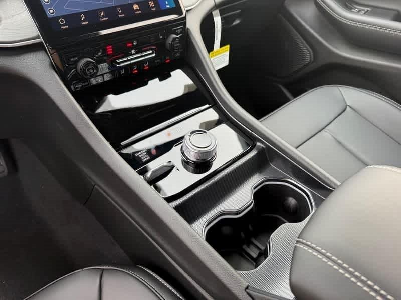 new 2025 Jeep Grand Cherokee car, priced at $43,356
