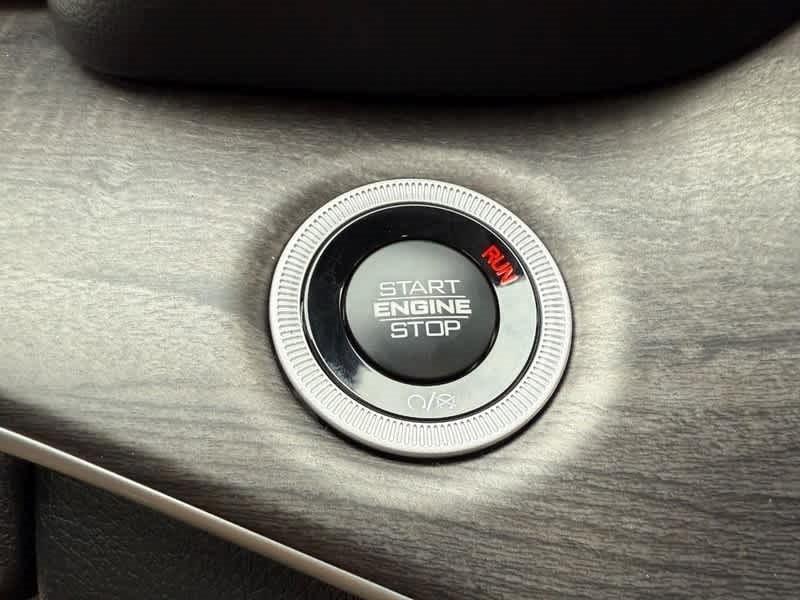 new 2025 Jeep Grand Cherokee car, priced at $43,356