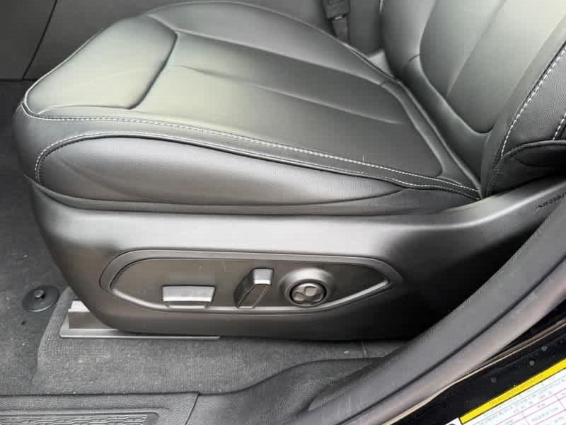 new 2025 Jeep Grand Cherokee car, priced at $43,356