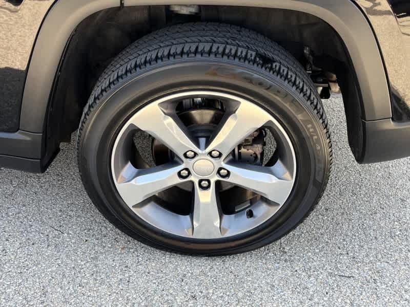 used 2022 Jeep Grand Cherokee car, priced at $34,227