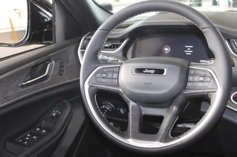 new 2025 Jeep Grand Cherokee car, priced at $48,941