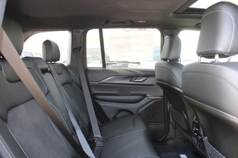 new 2025 Jeep Grand Cherokee car, priced at $39,315