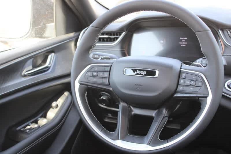 new 2025 Jeep Grand Cherokee car, priced at $39,315