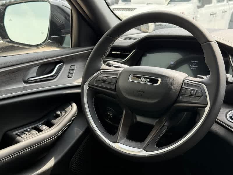 new 2025 Jeep Grand Cherokee car, priced at $49,086